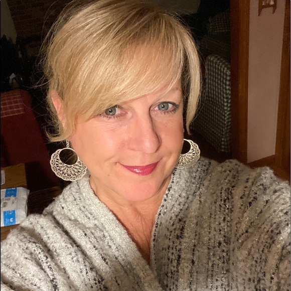 Meet your Posher, Michelle - Picture 1 of 2